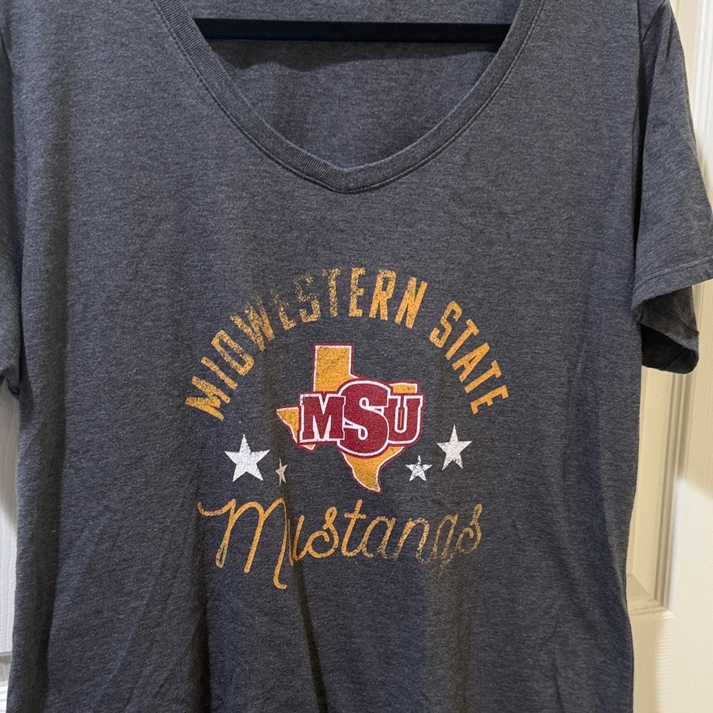 Gray Midwestern State Mustangs T-Shirt XXL with Pennant